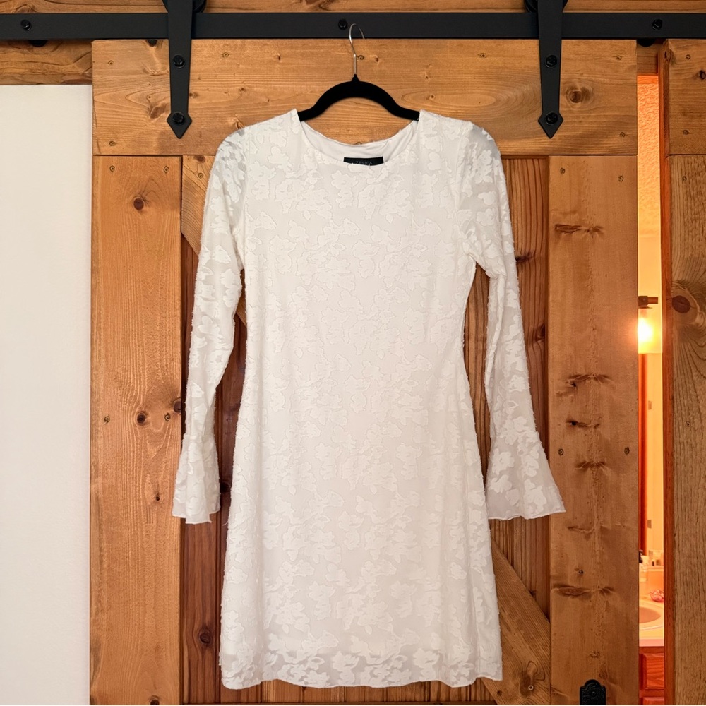 Women’s White Floral Lace Long Sleeve Dress